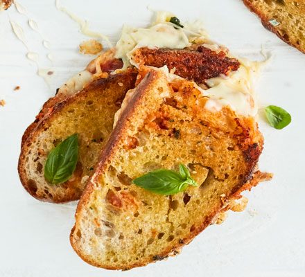 https://www.pontalo.net - Tomato & mozzarella toastie