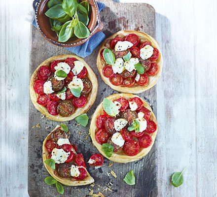 https://www.pontalo.net - Tomato tarts with roasted garlic & goat’s cheese