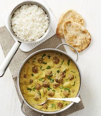 https://www.pontalo.net - Turkey meatball & pineapple curry