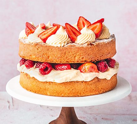 https://www.pontalo.net - Ultimate traditional Victoria sponge