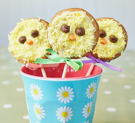 https://www.pontalo.net - Vanilla chick biscuit pops