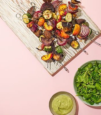 https://www.pontalo.net - Vegan kebabs with avocado dressing