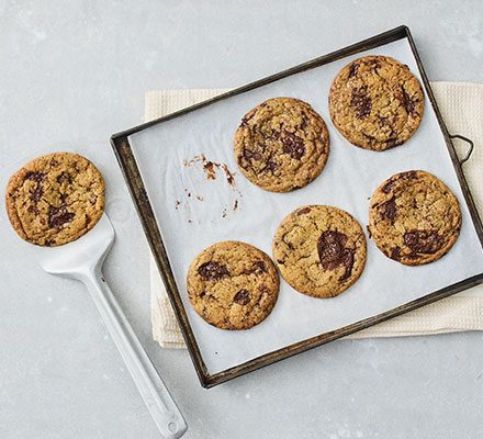 https://www.pontalo.net - Vegan chocolate chip cookies