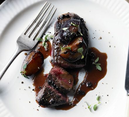 https://www.pontalo.net - Pan-fried venison with sloe gin & plum sauce