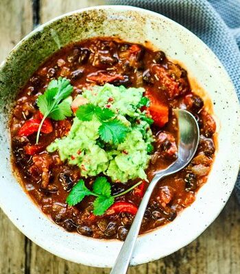 https://www.pontalo.net - Mexican bean soup with guacamole