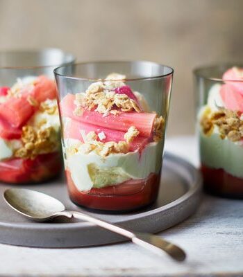 https://www.pontalo.net - White chocolate mousse with poached rhubarb