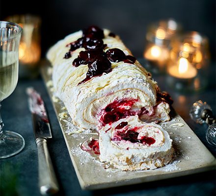 https://www.pontalo.net - White forest meringue roulade