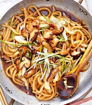 https://www.pontalo.net - Yaki udon (stir-fried udon noodles)