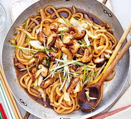 https://www.pontalo.net - Yaki udon (stir-fried udon noodles)