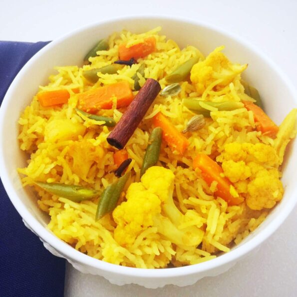 https://www.pontalo.net - Allahabadi Tehri Recipe (UP Style Vegetable Rice)