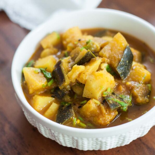 https://www.pontalo.net - आलू बैंगन की सब्ज़ी रेसिपी - Aloo Baingan Ki Sabzi (Recipe In Hindi)