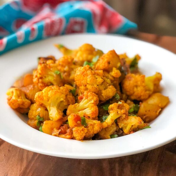 https://www.pontalo.net - आलू गोभी की सब्ज़ी रेसिपी - Aloo Gobi Ki Sabzi (Recipe In Hindi)