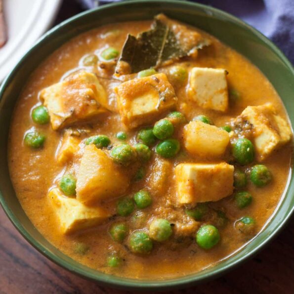 https://www.pontalo.net - Aloo Matar Paneer Curry Recipe