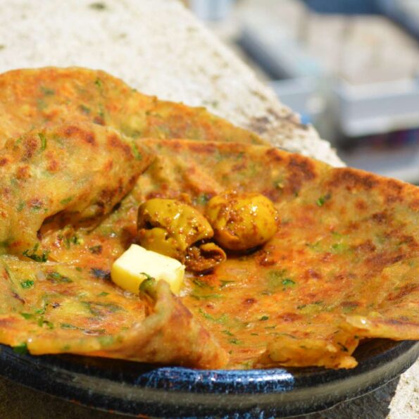 https://www.pontalo.net - Aloo Methi Paratha Recipe