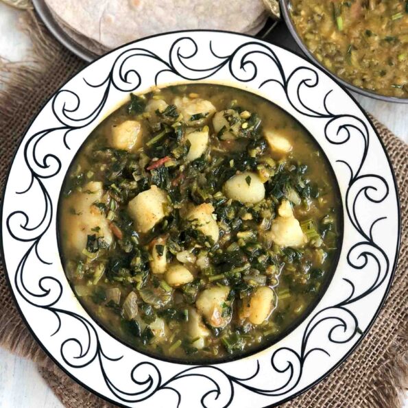 https://www.pontalo.net - Aloo Methi Masala Recipe - Potato & Fenugreek Leaves Gravy