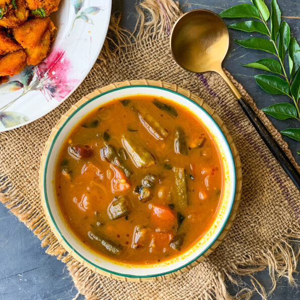 https://www.pontalo.net - Bendakaya Pulusu Recipe - Andhra Style Tangy Ladies Finger Curry