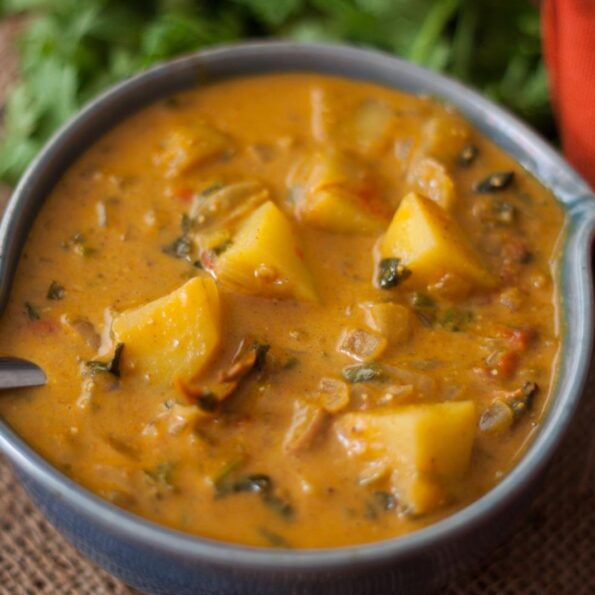 https://www.pontalo.net - Andhra Style Potato Korma Recipe