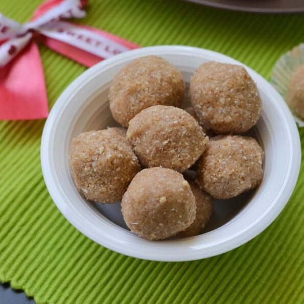 https://www.pontalo.net - Andi Unda (Kerala Special Cashew & Rice Balls) Recipe