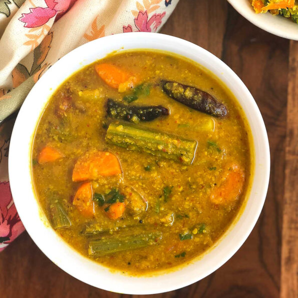 https://www.pontalo.net - Arachuvitta Sambar Recipe - Sambar With Fresh Ground Spices