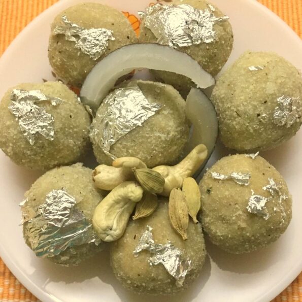 https://www.pontalo.net - Atukula Ladoo Recipe - Sweetened Poha Energy Balls