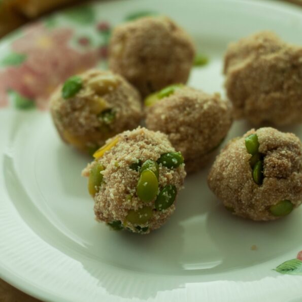 https://www.pontalo.net - Averekaalu Rava Laddu Recipe - Field Beans Semolina Ladoo