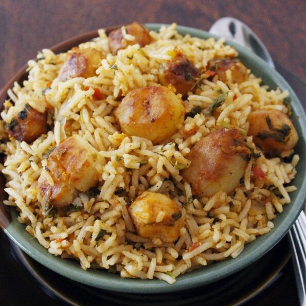 https://www.pontalo.net - Baby Potatoes Pulao Recipe - Aloo Pulao Recipe