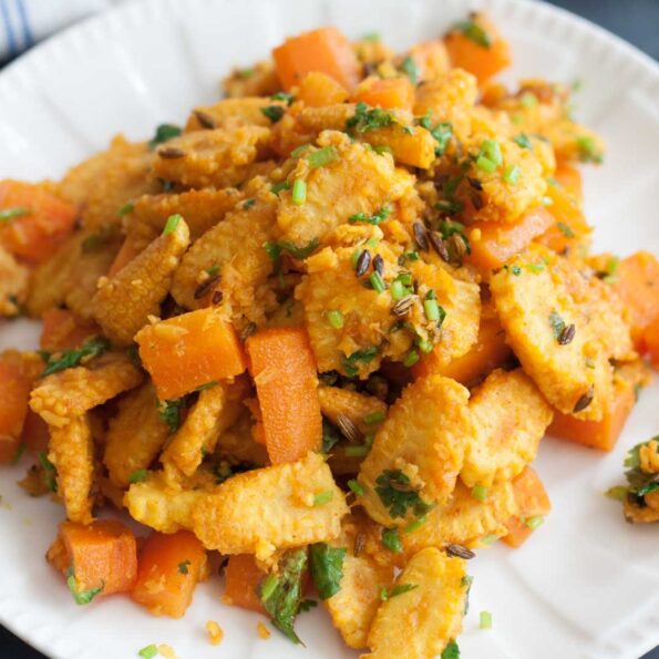 https://www.pontalo.net - Baby Corn Carrot Sabzi Recipe