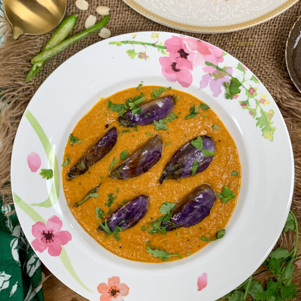 https://www.pontalo.net - Hyderabadi Bagara Baingan Recipe - Brinjal In Spicy Peanut Curry