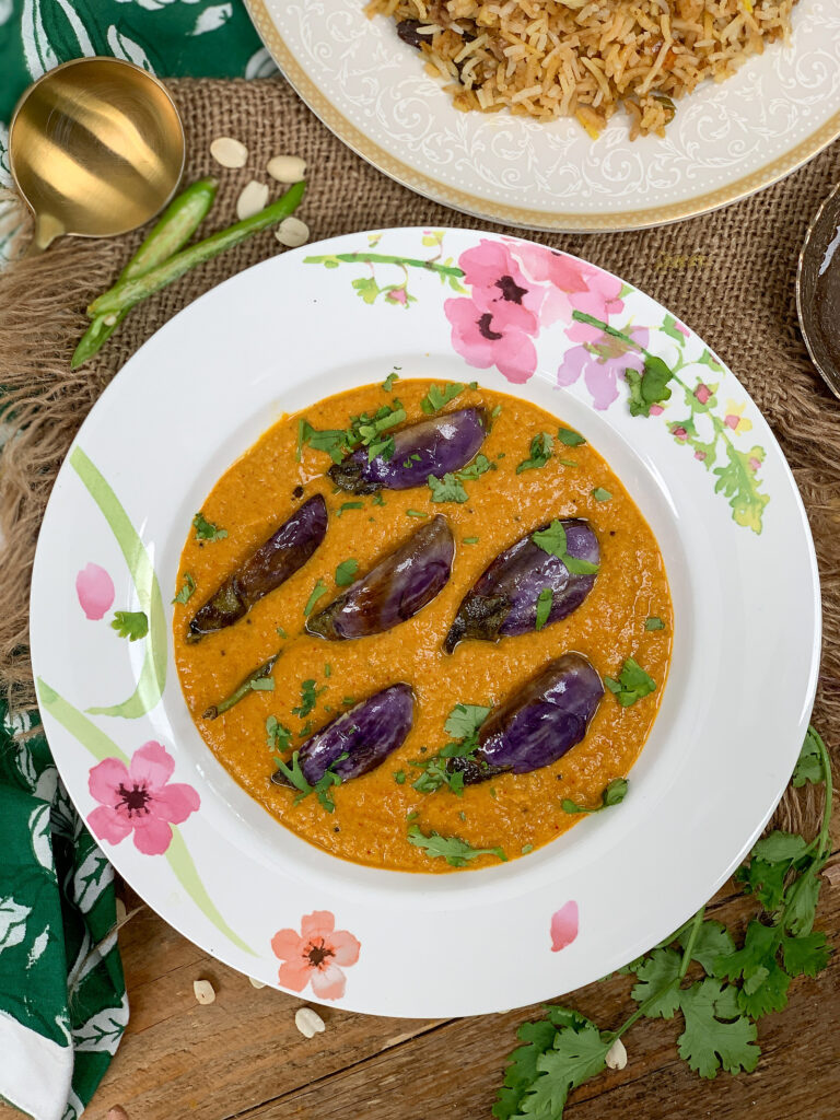 https://www.pontalo.net - Hyderabadi Bagara Baingan Recipe - Brinjal In Spicy Peanut Curry