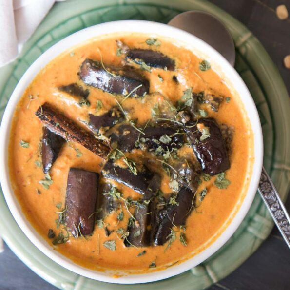 https://www.pontalo.net - बैंगन मुसल्लम रेसिपी - Mughlai Style Eggplant Simmered In Rich Tomato Curry (Recipe In Hindi)