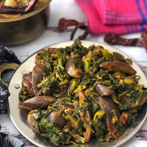 https://www.pontalo.net - Baingan Sarson Ka Saag Recipe