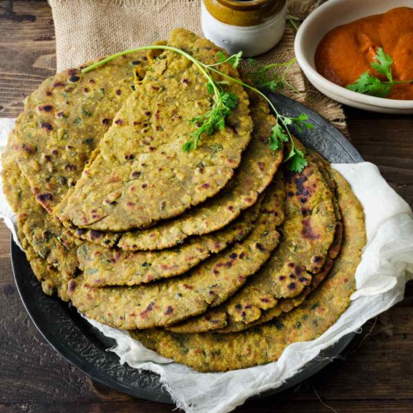 https://www.pontalo.net - Bajra Aloo Paratha Recipe