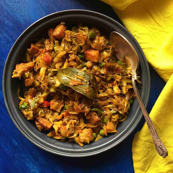 https://www.pontalo.net - Bandhakopir Ghonto Recipe (Bengali Style Cabbage Fry)