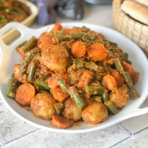 https://www.pontalo.net - Goan Batata Recheado Recipe With Carrots & Beans