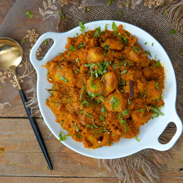 https://www.pontalo.net - Bengali Aloo Dum Recipe