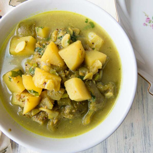 https://www.pontalo.net - बंगाली आलू झिंगे पोश्तो करी रेसिपी - Bengali Aloo Jhinge Posto Curry (Recipe In Hindi))