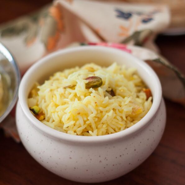 https://www.pontalo.net - Bengali Holud Mishti Pulao Recipe - Saffron Flavored Rice With Nuts