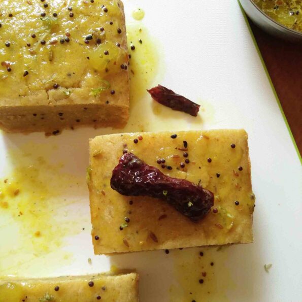 https://www.pontalo.net - Raw Mango Dhokla Recipe Topped With Sweet Mango Chutney