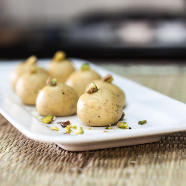 https://www.pontalo.net - बेसन लड्डू रेसिपी - Besan Ladoo (Recipe In Hindi)