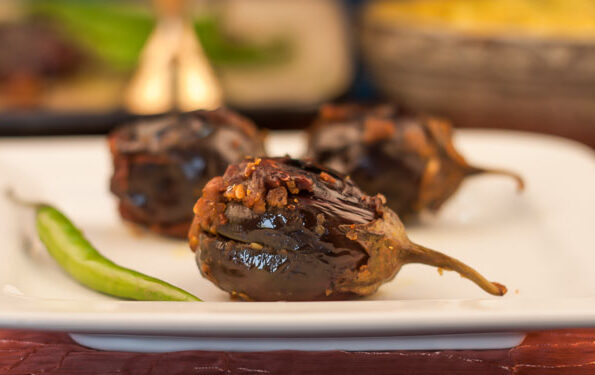 https://www.pontalo.net - Bharva Baingan Recipe (Stuffed Roasted Eggplant)