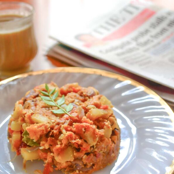 https://www.pontalo.net - Scrambled Egg Bread Upma Recipe With Potatoes