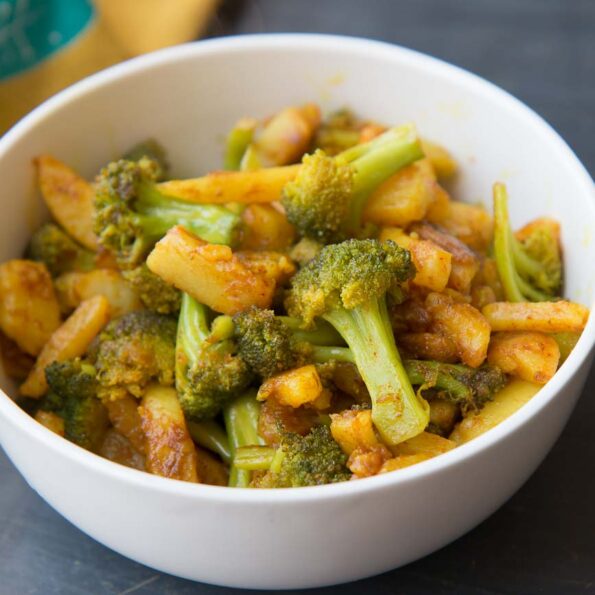 https://www.pontalo.net - ब्रोकली और आलू पोरियल रेसिपी - Broccoli And Aloo Poriyal Recipe (Recipe In Hindi)