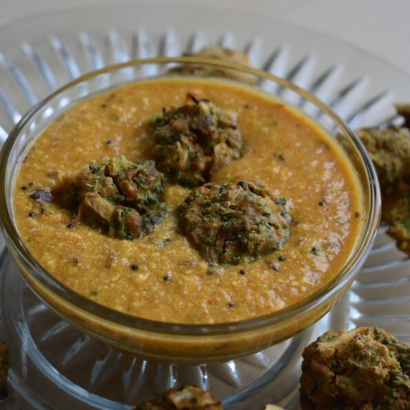 https://www.pontalo.net - Broccoli Pakora Masala Recipe - Broccoli In Spicy Yogurt Gravy