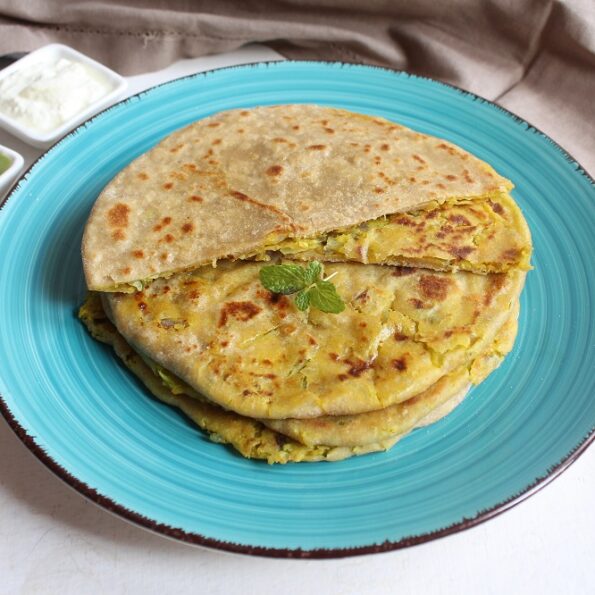 https://www.pontalo.net - Cabbage & Dal Stuffed Paratha Recipe