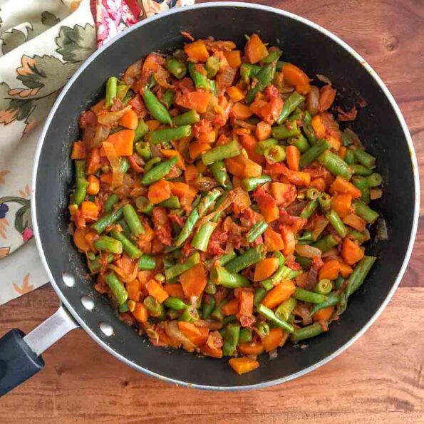 https://www.pontalo.net - Carrot Beans Sukhi Sabzi Recipe With Simple Masala