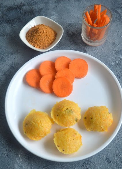 https://www.pontalo.net - Carrot Idli Recipe