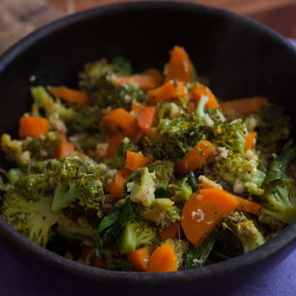 https://www.pontalo.net - Carrot And Broccoli Poriyal Recipe