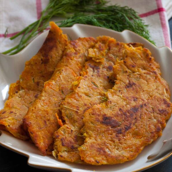 https://www.pontalo.net - Carrot and Cucumber Thalipeeth Recipe