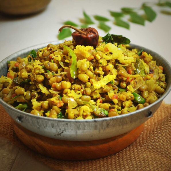 https://www.pontalo.net - Cherupayar Thoran Recipe - Kerala Style Green Gram Sabzi