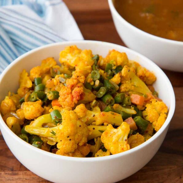 https://www.pontalo.net - चेटिनाड बीन्स और गोभी पोरियल रेसिपी - Chettinad Beans & Cauliflower Poriyal (Recipe In Hindi)